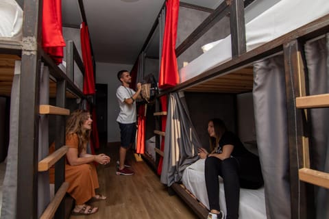 Bedroom, bunk bed