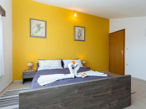 Bed, Decorative detail, Bedroom