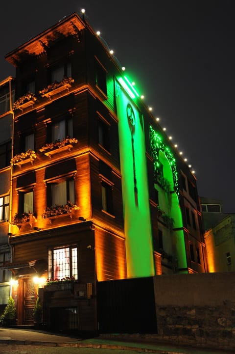 Facade/entrance, Night