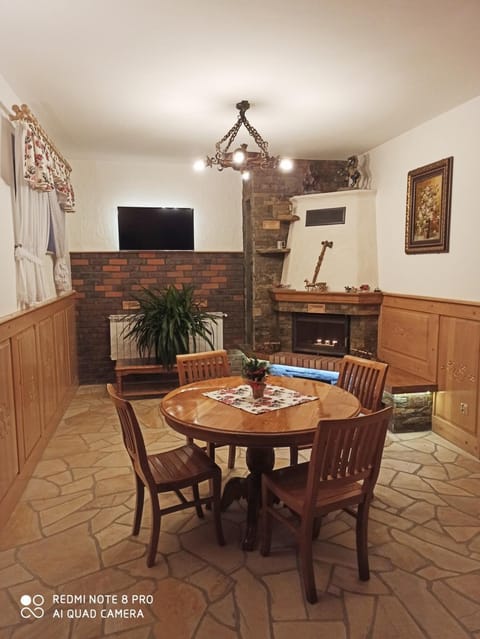 Property building, Communal lounge/ TV room, TV and multimedia, Living room, Seating area