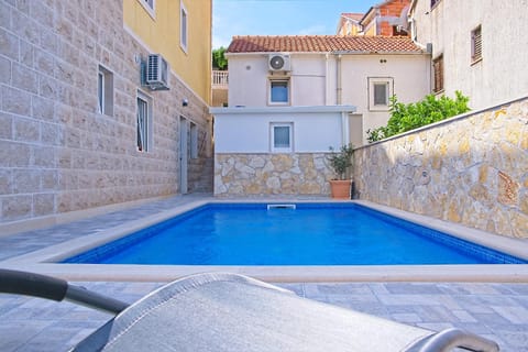 Swimming pool, Swimming pool