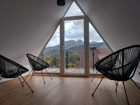 View (from property/room), Balcony/Terrace, City view, Garden view