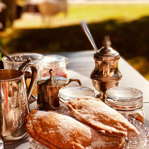 Coffee/tea facilities, Breakfast, Continental breakfast