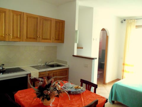 Day, Decorative detail