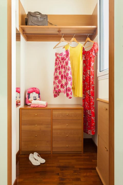 Area and facilities, wardrobe