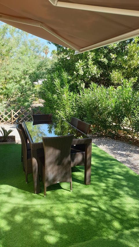 Patio, BBQ facilities