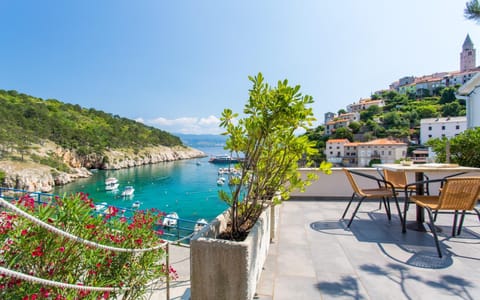 Patio, Nearby landmark, Day, Neighbourhood, Summer, BBQ facilities, Garden, Balcony/Terrace, Beach, Beach, Sports