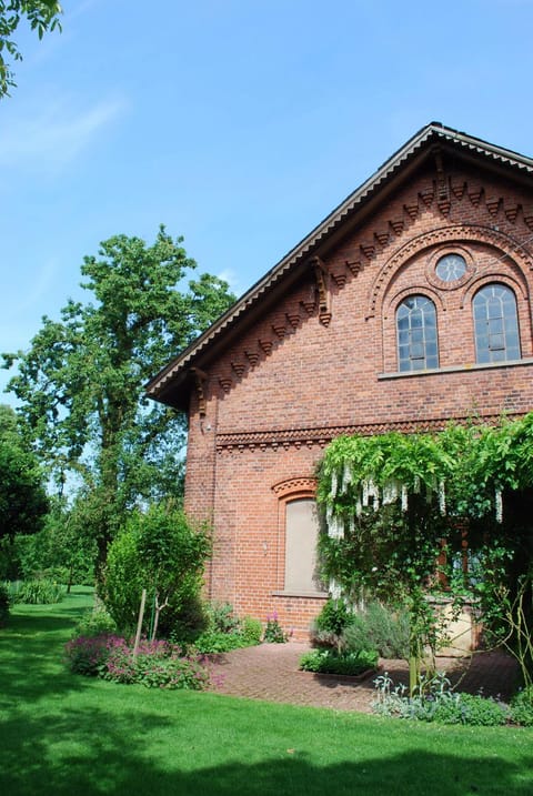 Property building, Spring, Day, Garden, Garden view