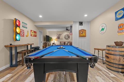Darts, Game Room, TV and multimedia, fireplace