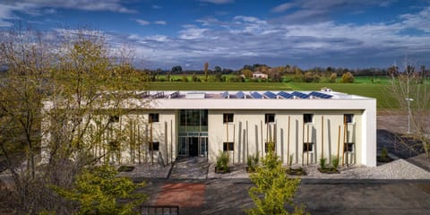 Facade/entrance, Bird's eye view