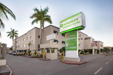 Facade/entrance, Bird's eye view