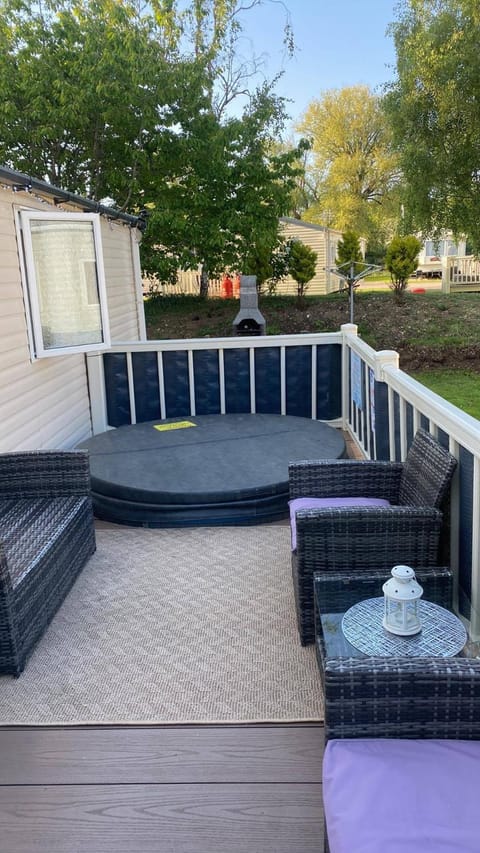 3 bedroom caravan with hot tub Tattershall lakes Campground/ 
RV Resort in Tattershall