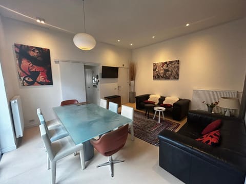 TV and multimedia, Living room, Seating area, Dining area