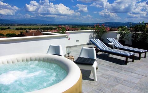 Balcony/Terrace, Swimming pool