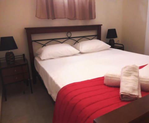 Bed, Day, Summer, Photo of the whole room, Bedroom, On site