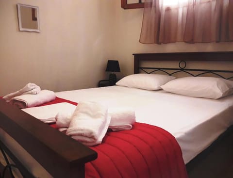 Bed, Day, Summer, Photo of the whole room, Bedroom, On site