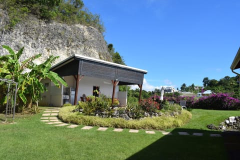 Facade/entrance, Day, Natural landscape, Garden, Garden view