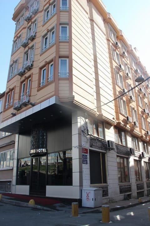 Facade/entrance