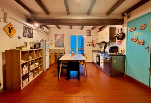 Communal kitchen, kitchen