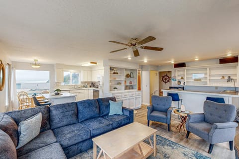 The Money Pit Beach House House in Lincoln City