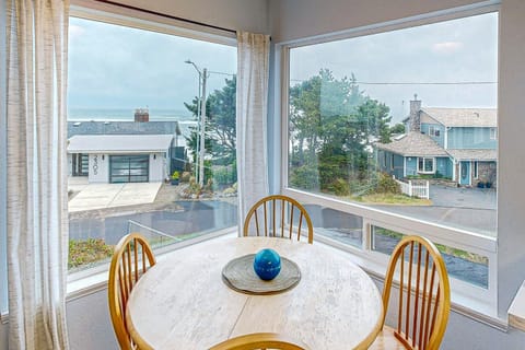 The Money Pit Beach House House in Lincoln City