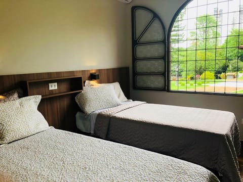 Bed, Photo of the whole room, Garden view