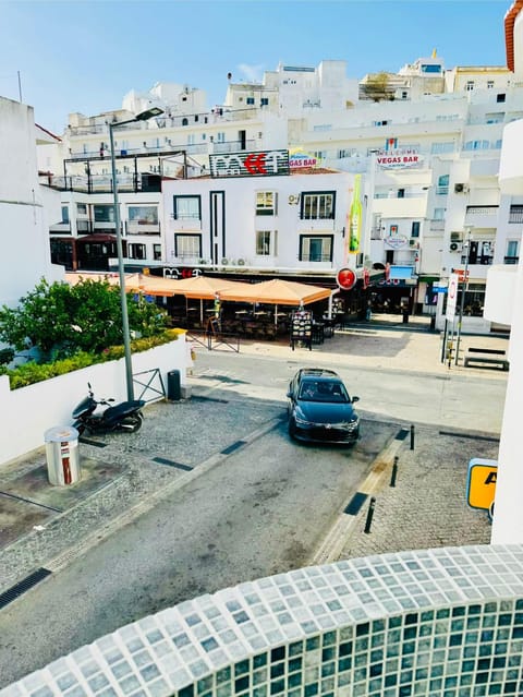 City view, Street view, Location
