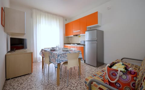 TV and multimedia, Kitchen or kitchenette, Living room, Seating area