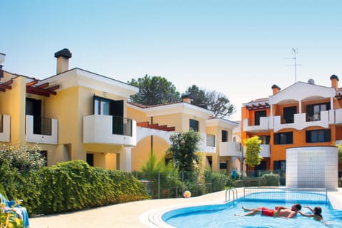 Property building, Garden, Swimming pool