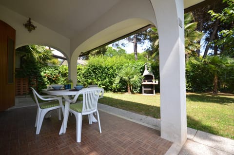 Property building, Patio, Garden