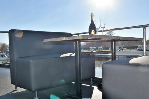 Winter, Balcony/Terrace, Lake view