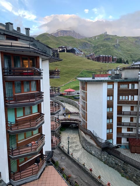 Balcony/Terrace, City view, Mountain view