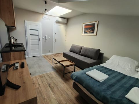 Bed, Photo of the whole room, Seating area, Bedroom