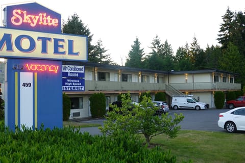 Skylite Motel Motel in Parksville