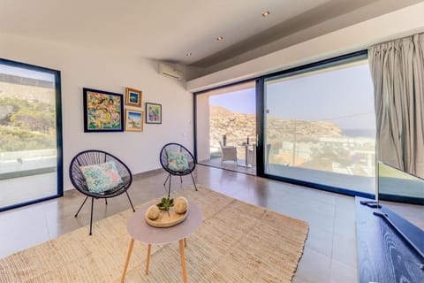 Living room, Mountain view, Sea view