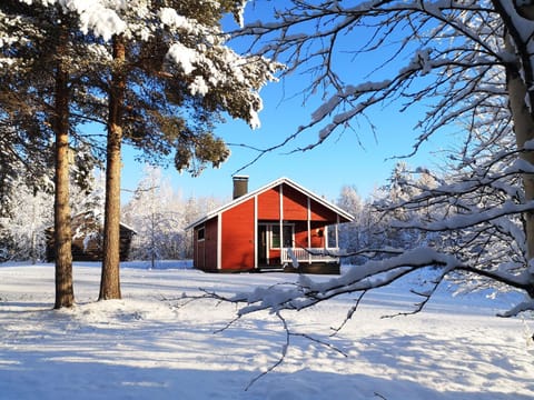 Property building, Patio, Facade/entrance, Day, Neighbourhood, Natural landscape, Winter, Skiing, View (from property/room), Hiking, Sunset, Parking, storage