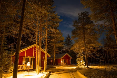 Property building, Neighbourhood, Natural landscape, Skiing, Hiking