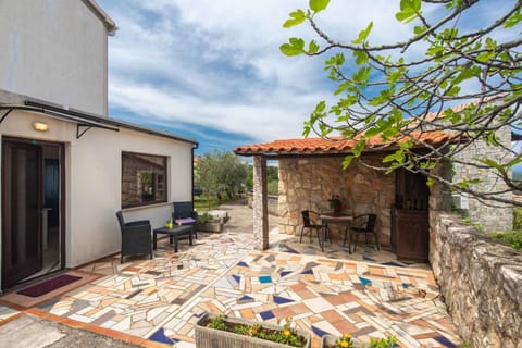 Property building, Summer, Garden, Balcony/Terrace