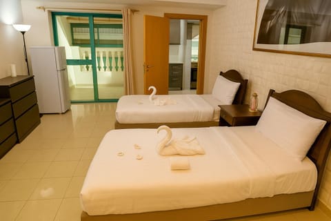 Classy Studios for Ladies in Dubai, Marina فتيات فقط Vacation rental in Dubai