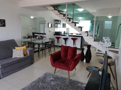 Kitchen or kitchenette, Living room, Seating area, Dining area, minibar, pet friendly, stove