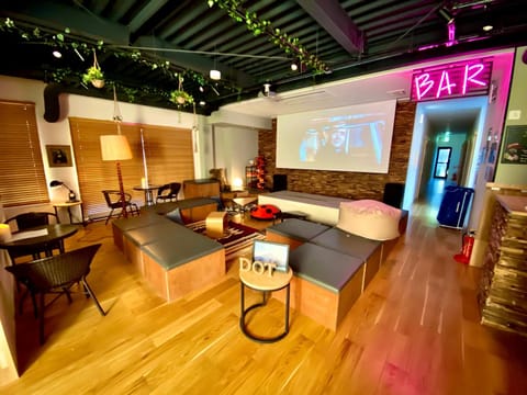 Communal lounge/ TV room, Living room, Lounge or bar
