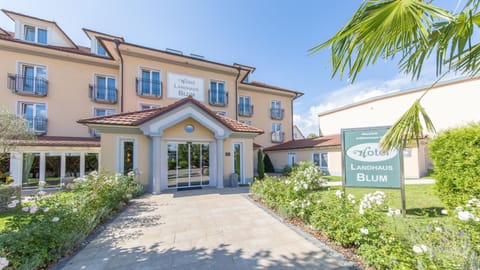 Facade/entrance, Banquet/Function facilities