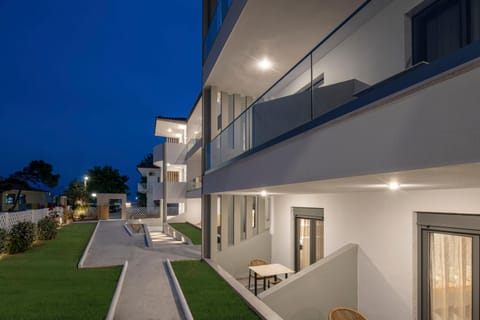 Patio, Night