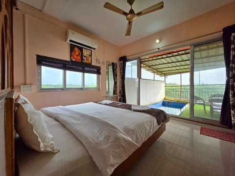 Bed, Natural landscape, Photo of the whole room, Bedroom