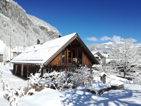 Property building, Day, Natural landscape, Bird's eye view, Winter, Mountain view