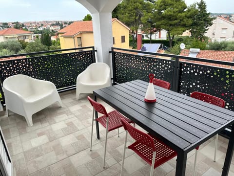 View (from property/room), Balcony/Terrace, Seating area, City view