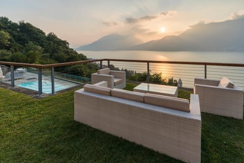 Paradiso del lago x5 House in Bellano