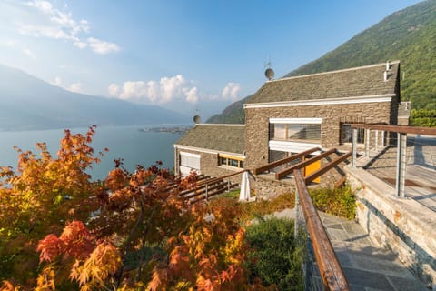 Paradiso del lago x5 House in Bellano