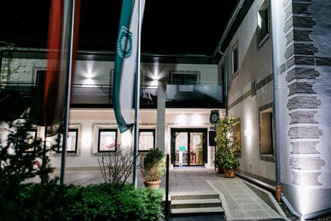 Facade/entrance