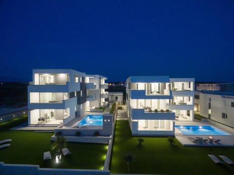 Facade/entrance, Garden, Balcony/Terrace, Swimming pool